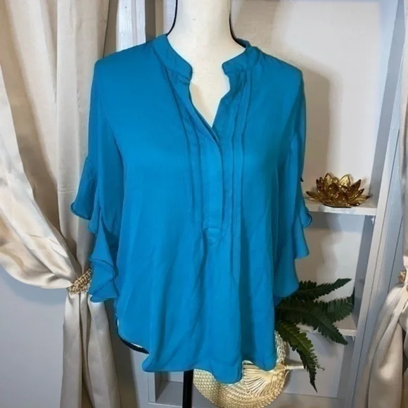 Vince Camuto Women’s Stunning Blue size Small Ruffle Bell Sleeve GUC Blouse Top - Picture 2 of 14